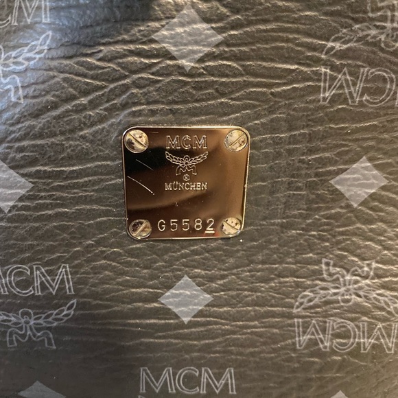 MCM 100% authentic backpack size 13.5 X 10.5 unisex - Picture 4 of 7